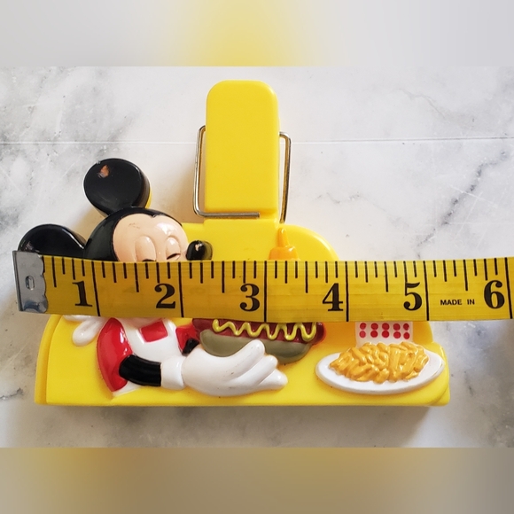 Vintage 1990 Disney 3D Chef Mickey Mouse Hot Dog Food Yellow Bag Picnic Clip - Picture 6 of 8